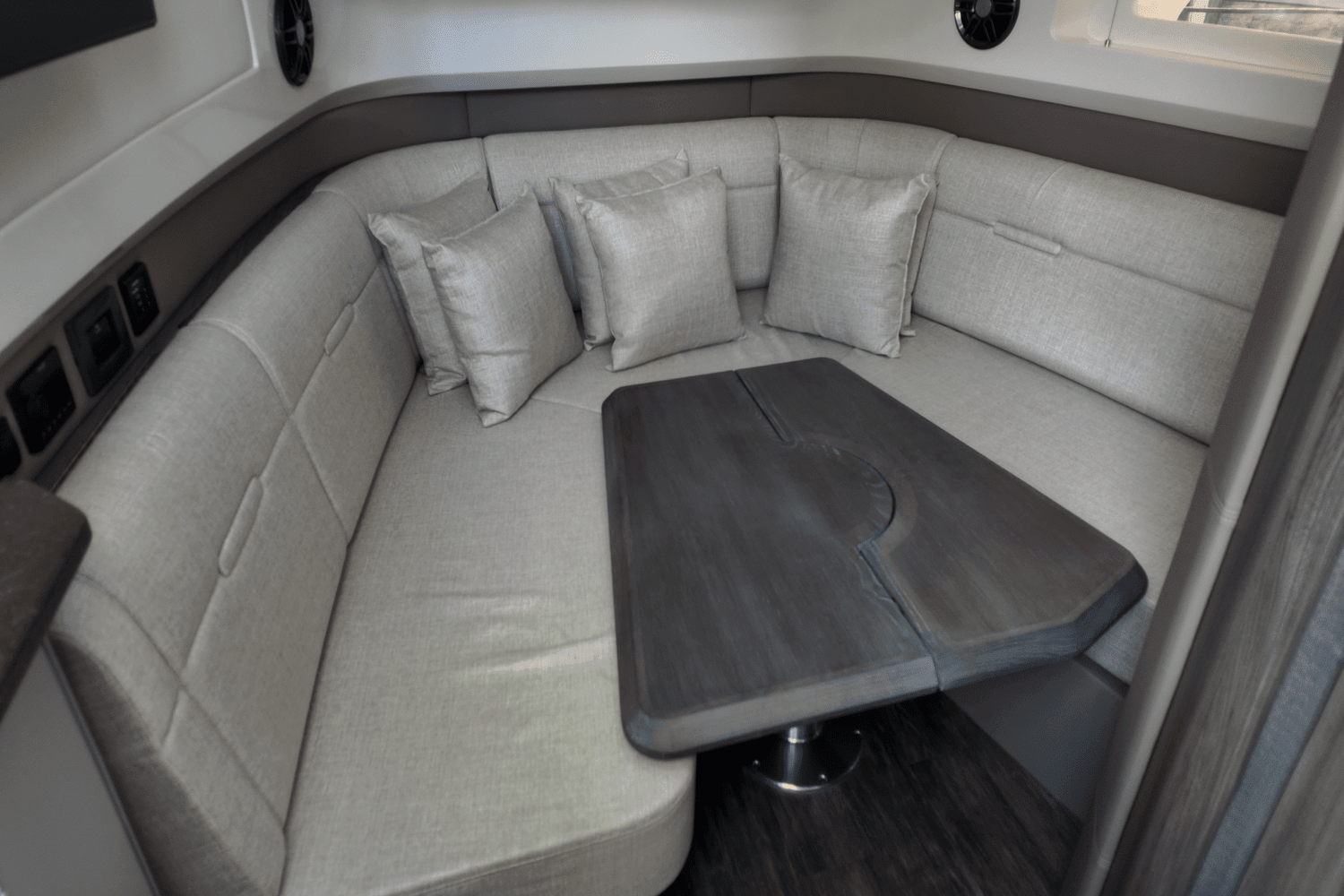 2025 Sea Ray SLX 400 Outboard Image Thumbnail #26