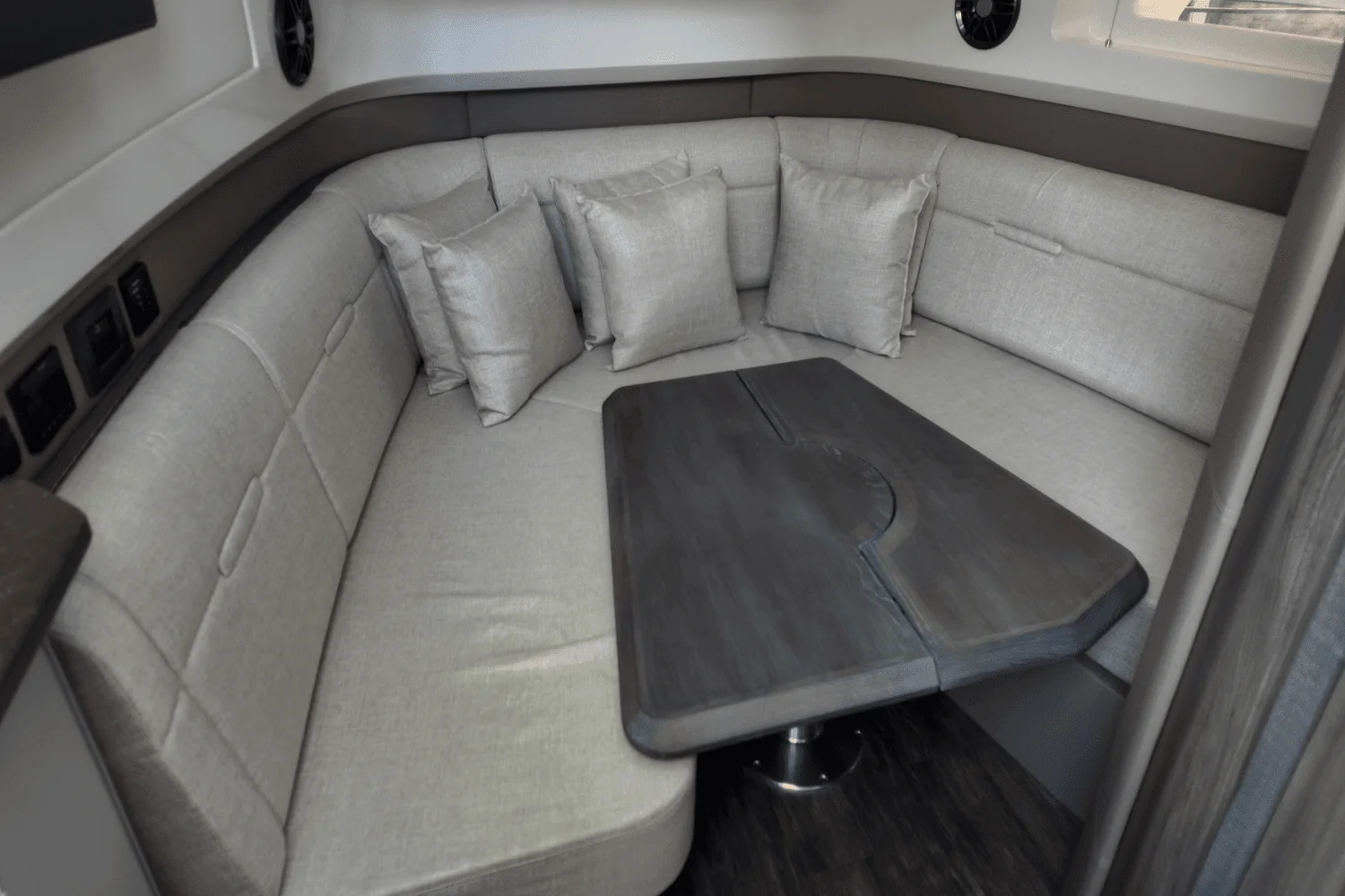 2025 Sea Ray SLX 400 Outboard Image Thumbnail #26