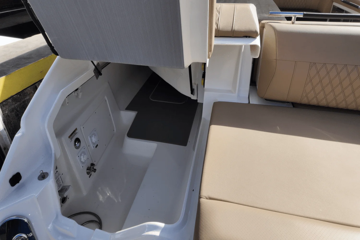 2025 Sea Ray SLX 400 Outboard Image Thumbnail #17