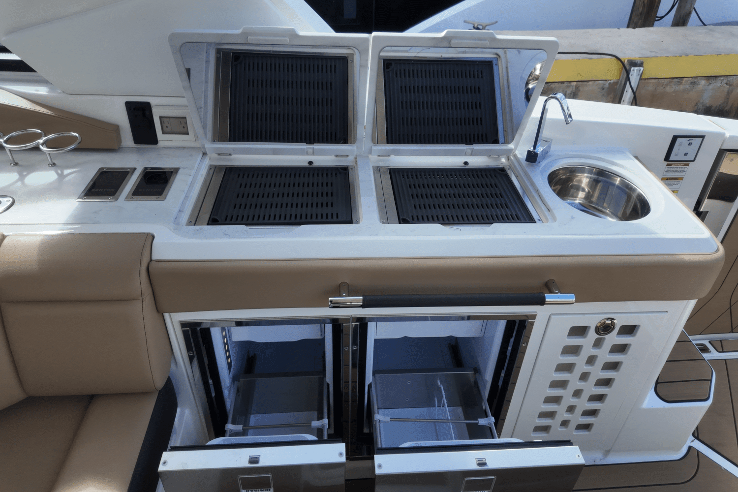 2025 Sea Ray SLX 400 Outboard Image Thumbnail #10