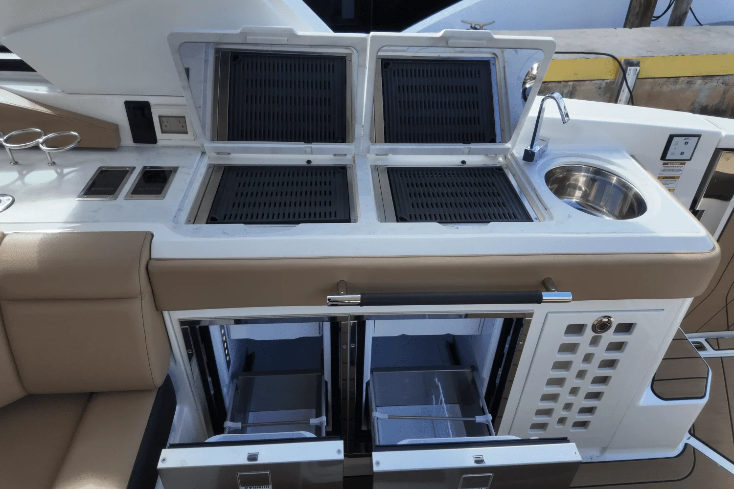 2025 Sea Ray SLX 400 Outboard Image Thumbnail #10