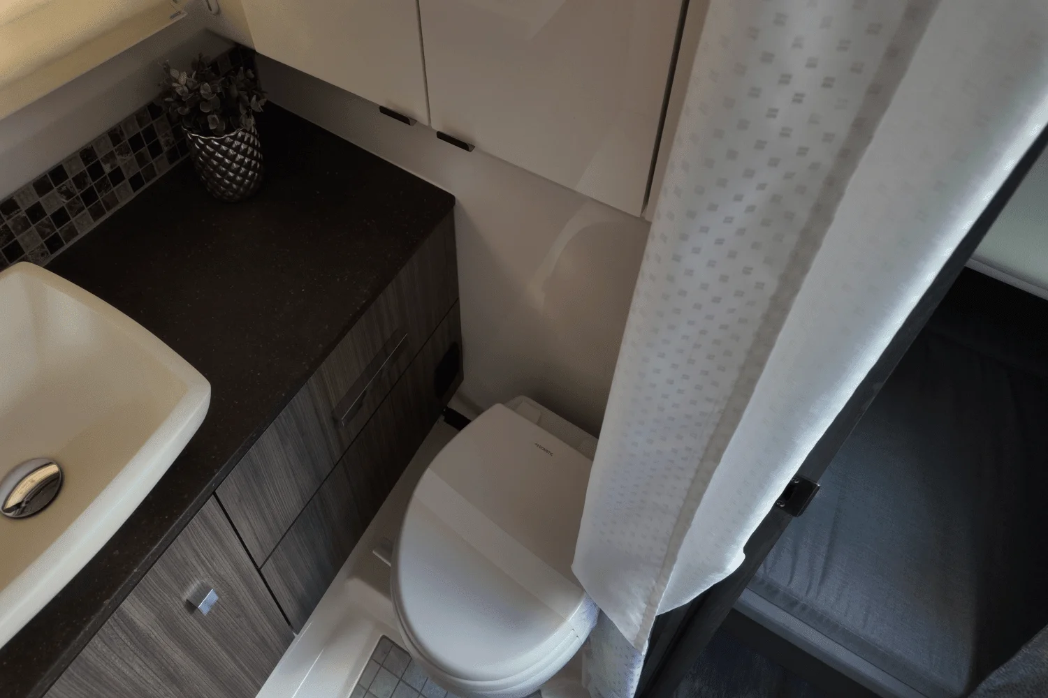 2025 Sea Ray SLX 400 Outboard Image Thumbnail #30