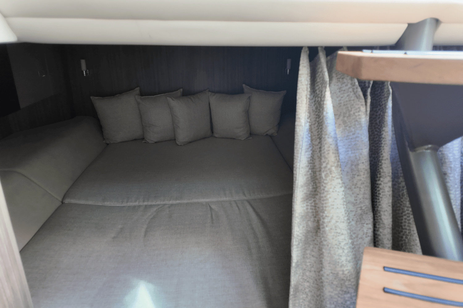 2025 Sea Ray SLX 400 Outboard Image Thumbnail #23