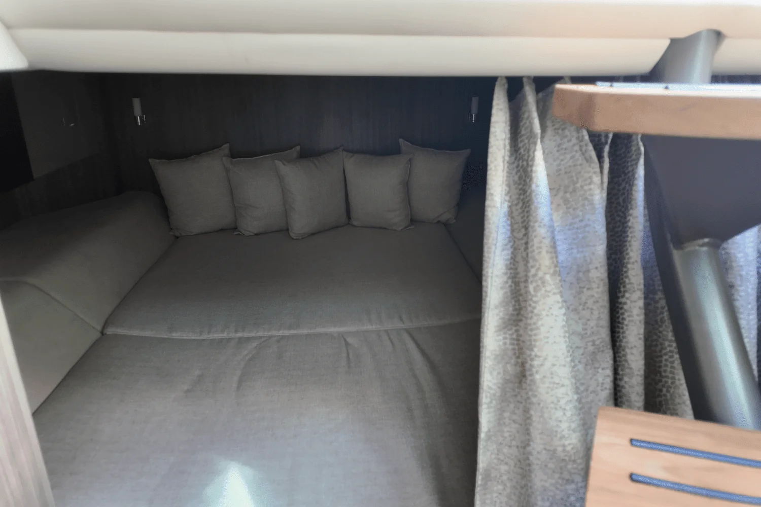 2025 Sea Ray SLX 400 Outboard Image Thumbnail #23