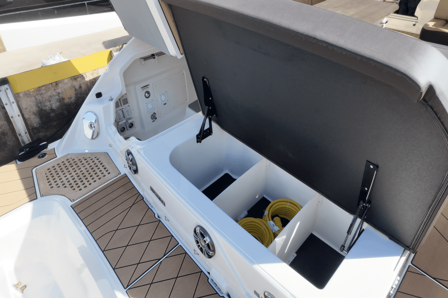 2025 Sea Ray SLX 400 Outboard Image Thumbnail #15