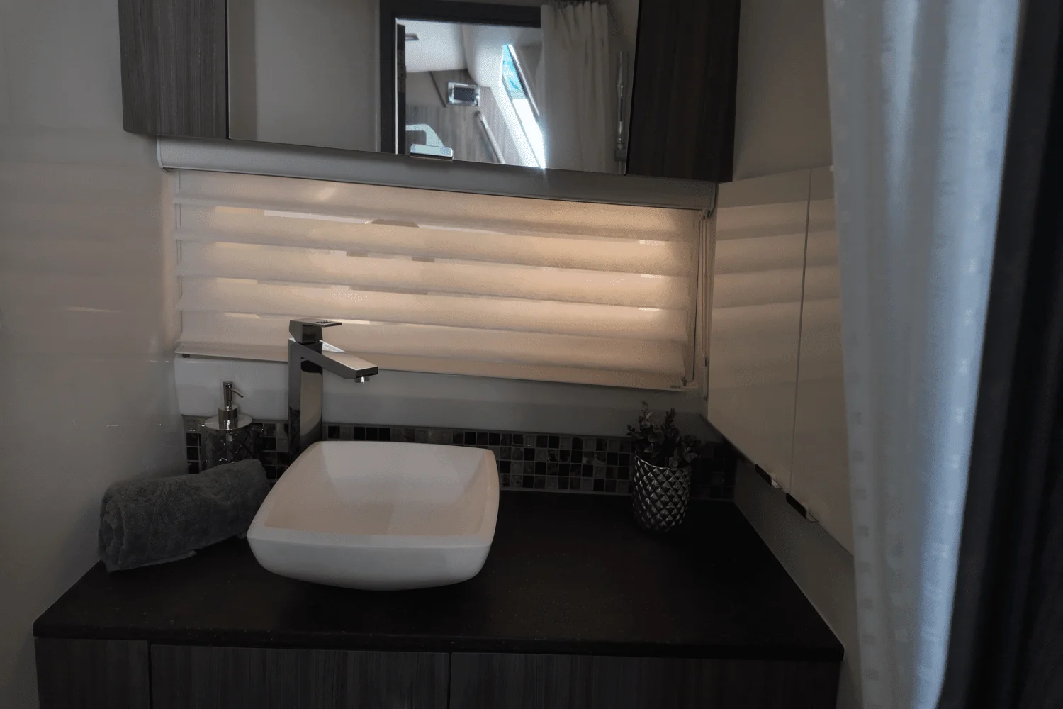 2025 Sea Ray SLX 400 Outboard Image Thumbnail #28