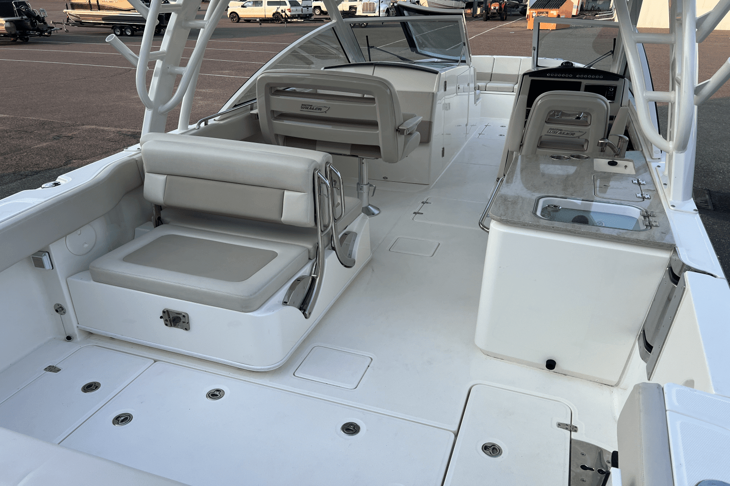 Thumbnail 3 for 2016 Boston Whaler 320 VANTAGE