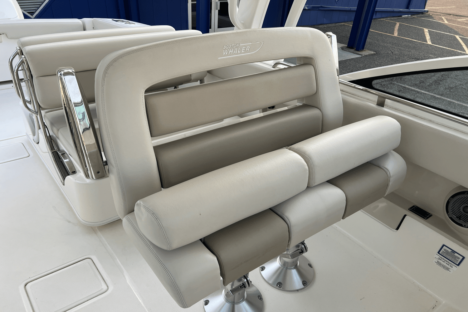 2016 Boston Whaler 320 VANTAGE Image Thumbnail #21