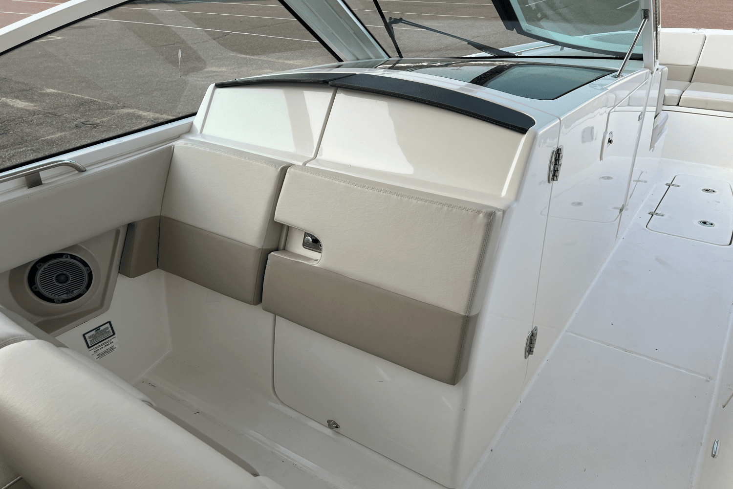 2016 Boston Whaler 320 VANTAGE Image Thumbnail #20