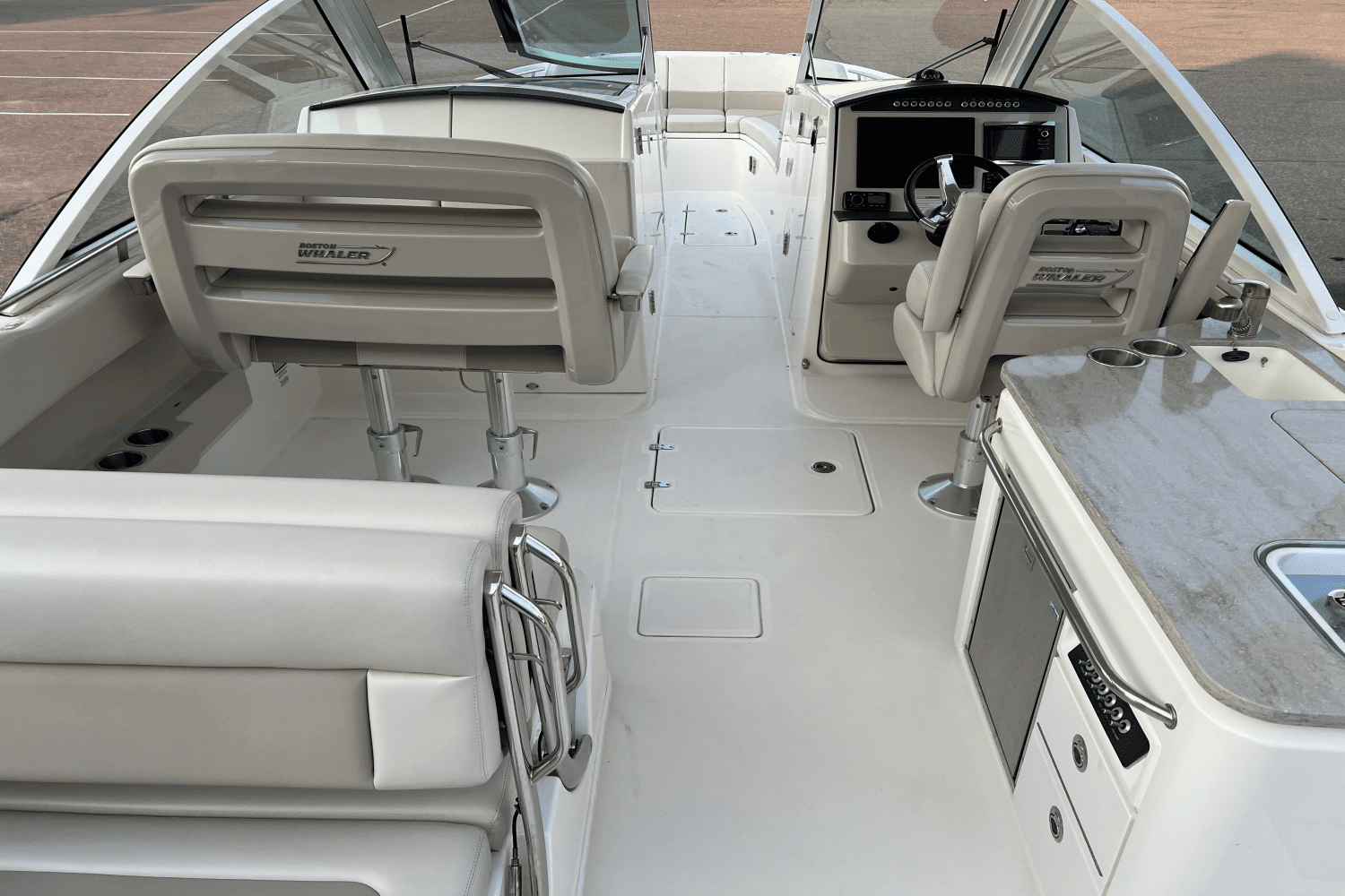 2016 Boston Whaler 320 VANTAGE Image Thumbnail #7