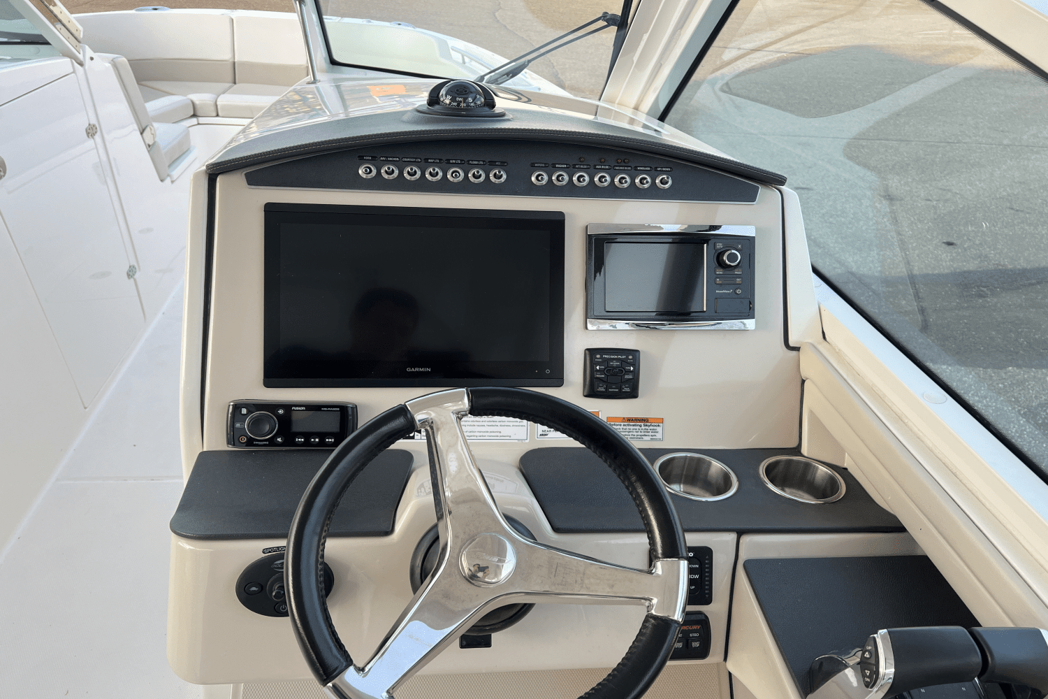 2016 Boston Whaler 320 VANTAGE Image Thumbnail #14