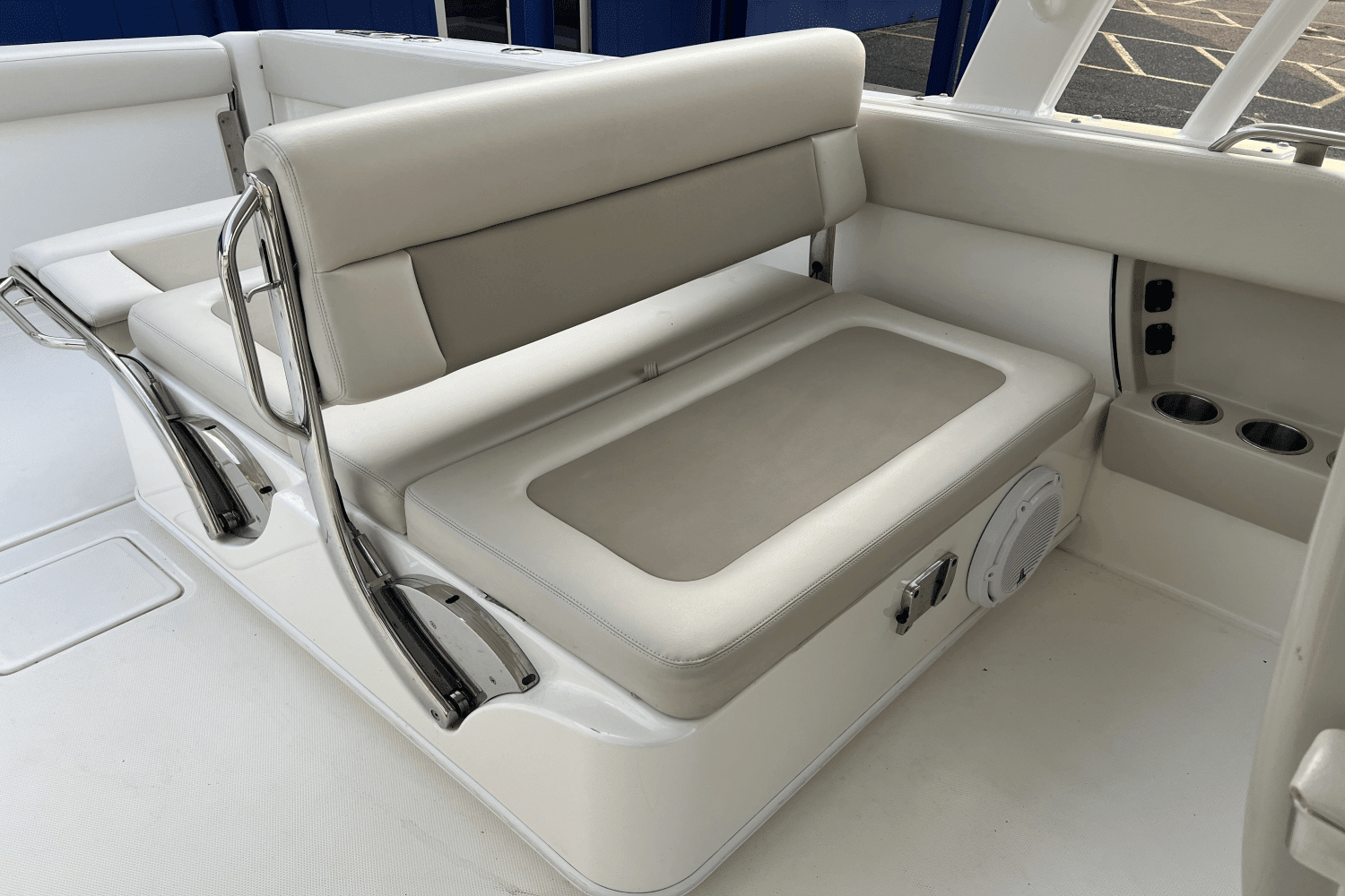 2016 Boston Whaler 320 VANTAGE Image Thumbnail #5