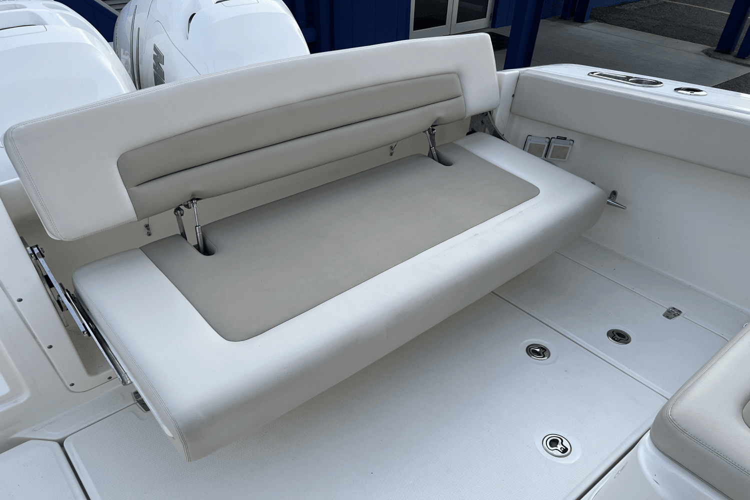 2016 Boston Whaler 320 VANTAGE Image Thumbnail #10