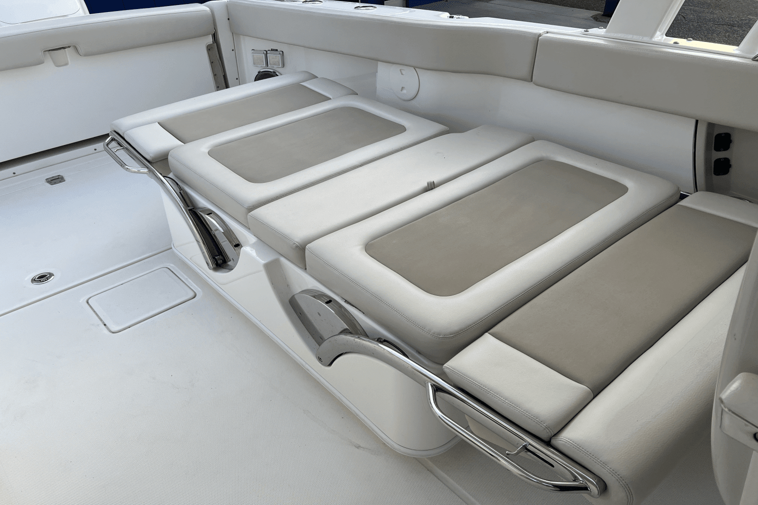 2016 Boston Whaler 320 VANTAGE Image Thumbnail #6