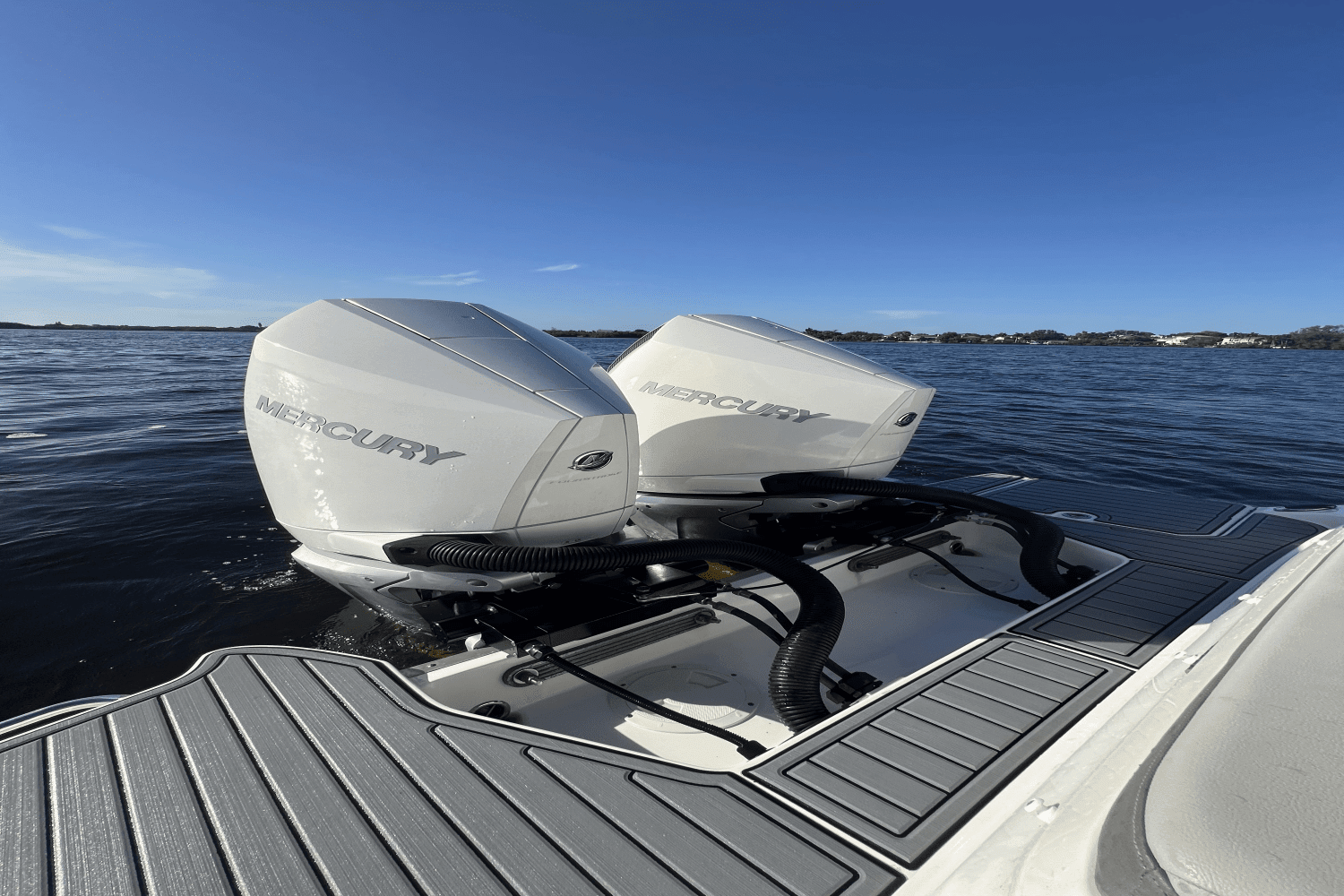 2021 Sea Ray SDX 290 Outboard Image Thumbnail #6