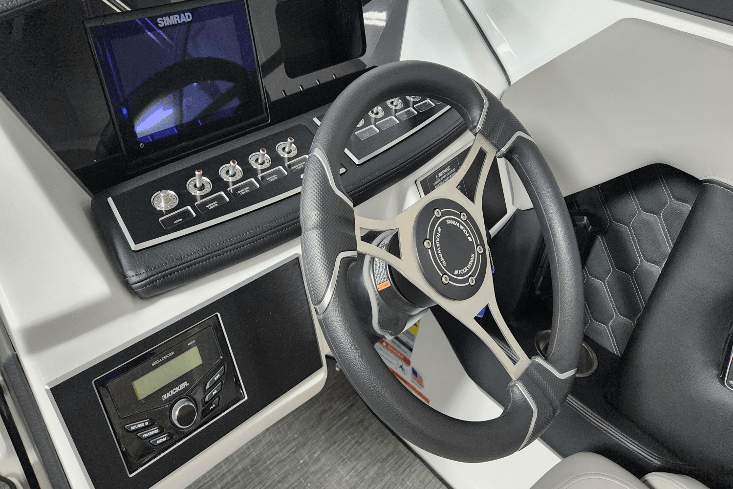 2025 Four Winns H2 Image Thumbnail #11