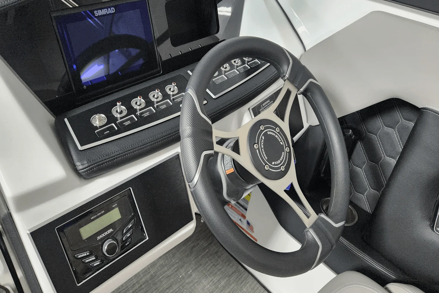 2025 Four Winns H2 Image Thumbnail #11