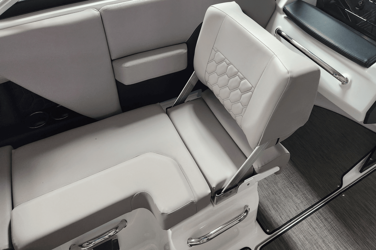 2025 Four Winns H2 Image Thumbnail #5