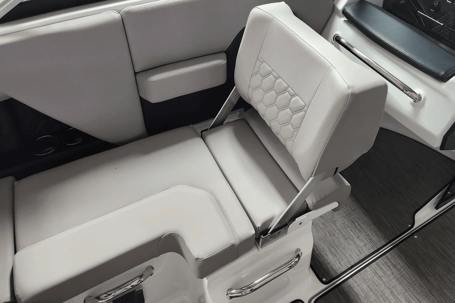 2025 Four Winns H2 Image Thumbnail #5