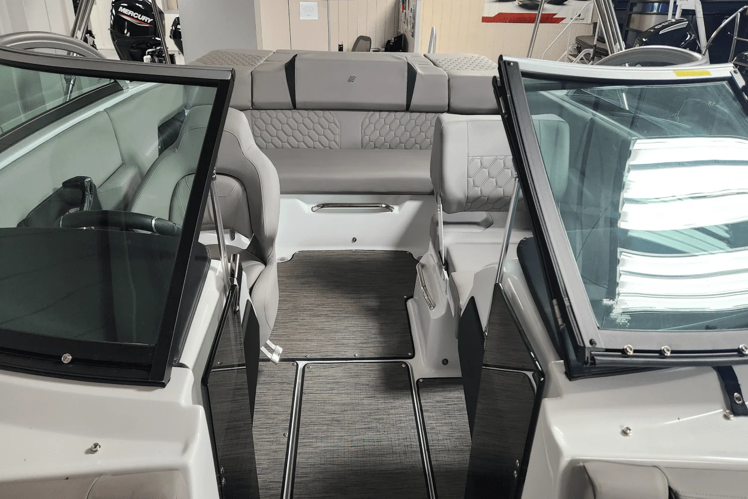 2025 Four Winns H2 Image Thumbnail #7