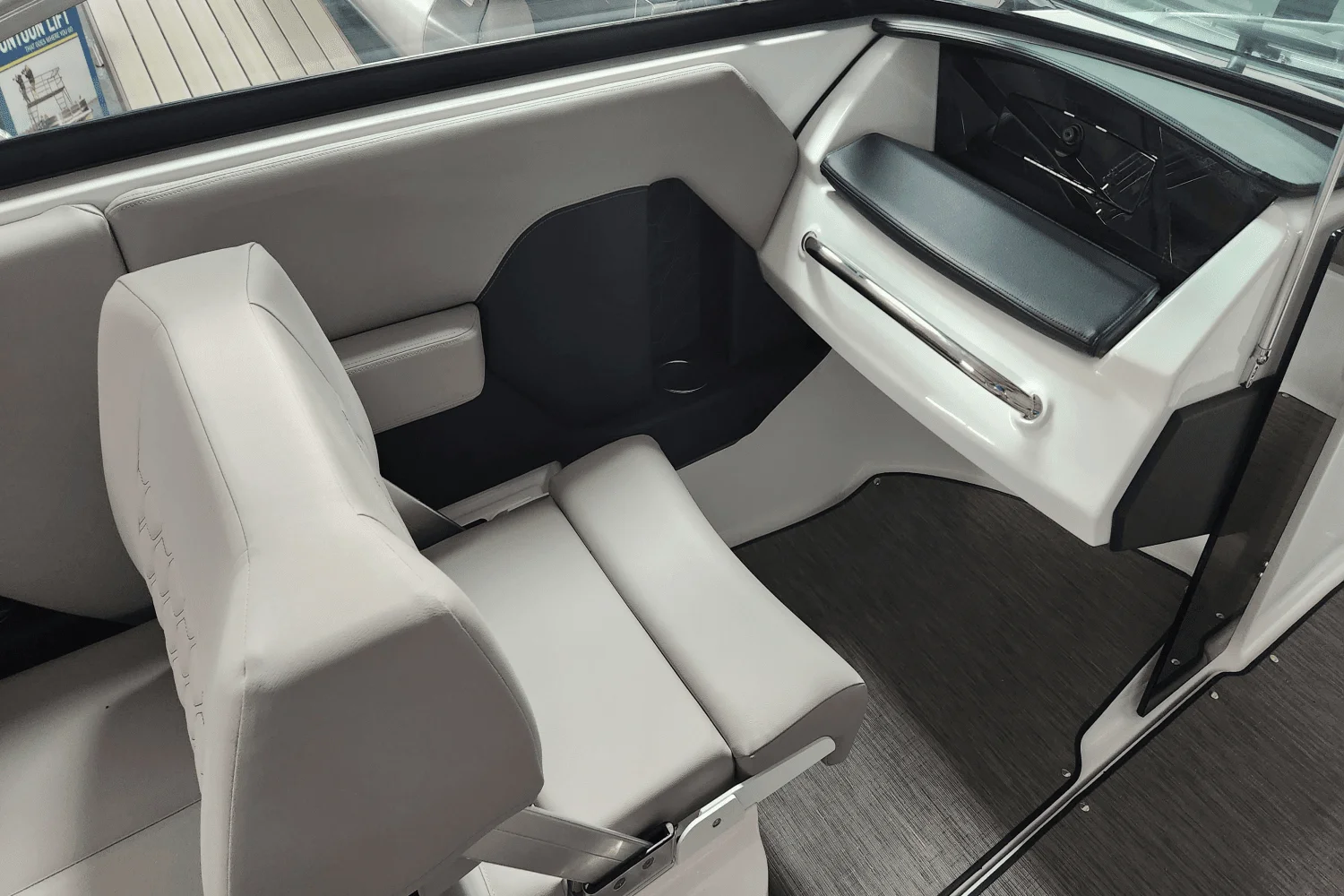 2025 Four Winns H2 Image Thumbnail #6