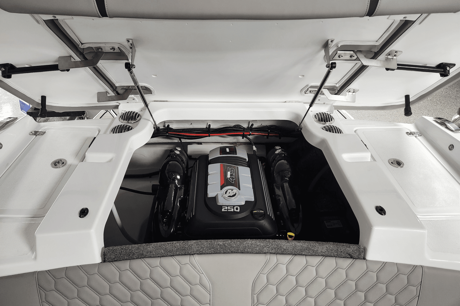 2025 Four Winns H2 Image Thumbnail #53