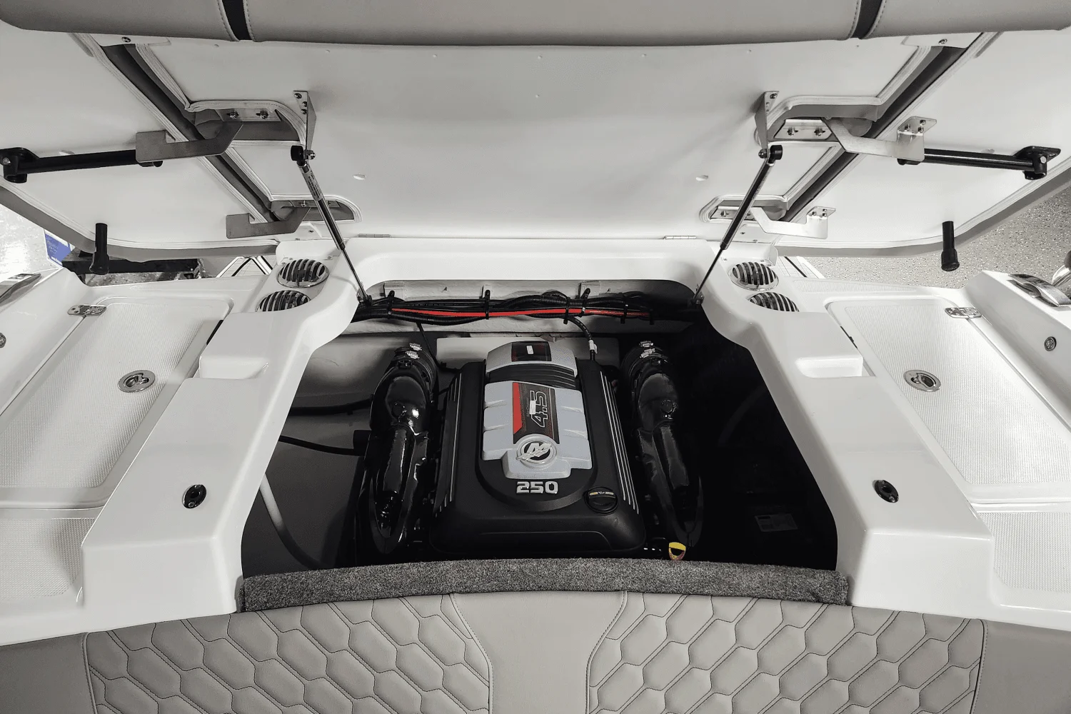 2025 Four Winns H2 Image Thumbnail #53