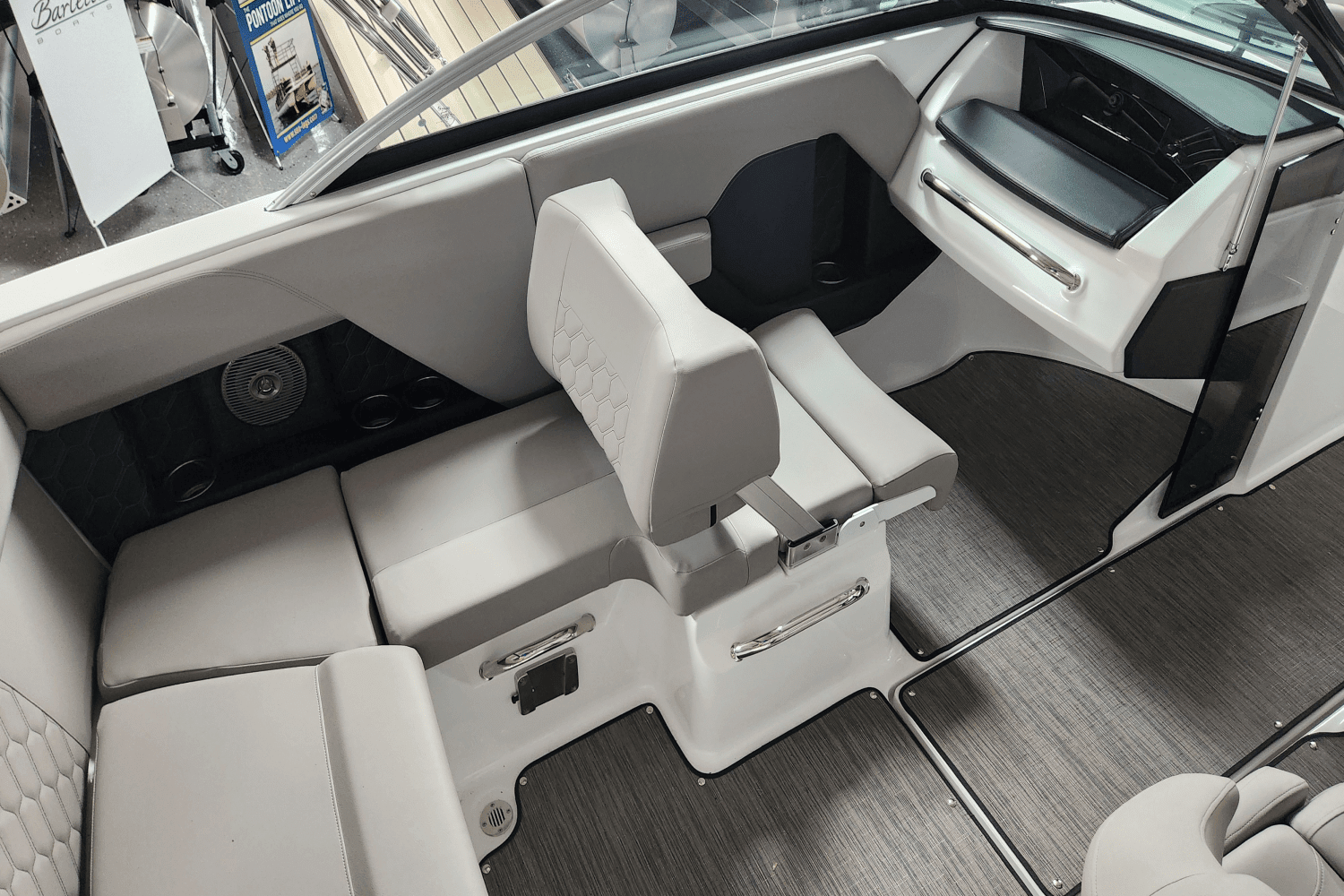 2025 Four Winns H2 Image Thumbnail #34