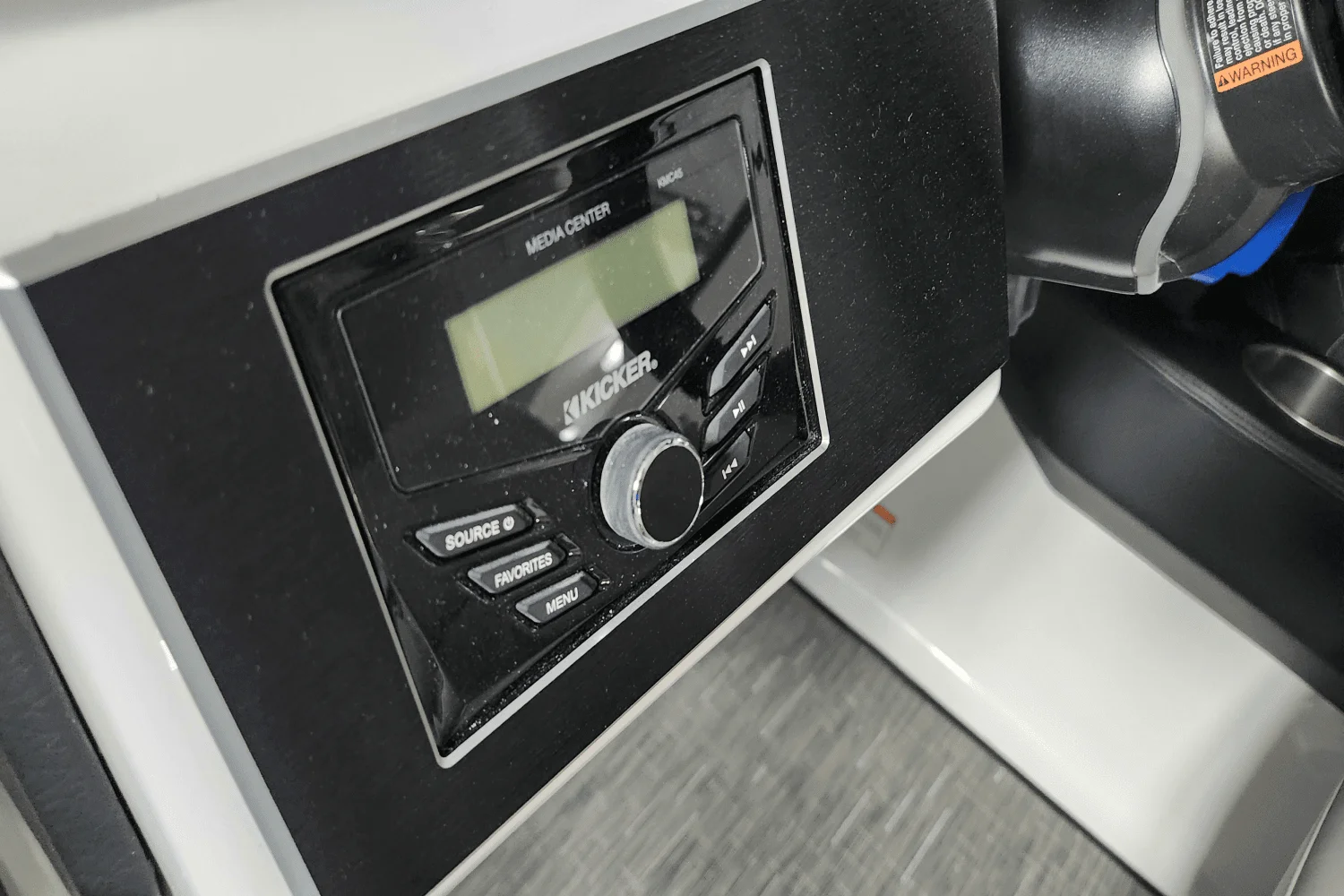 2025 Four Winns H2 Image Thumbnail #16