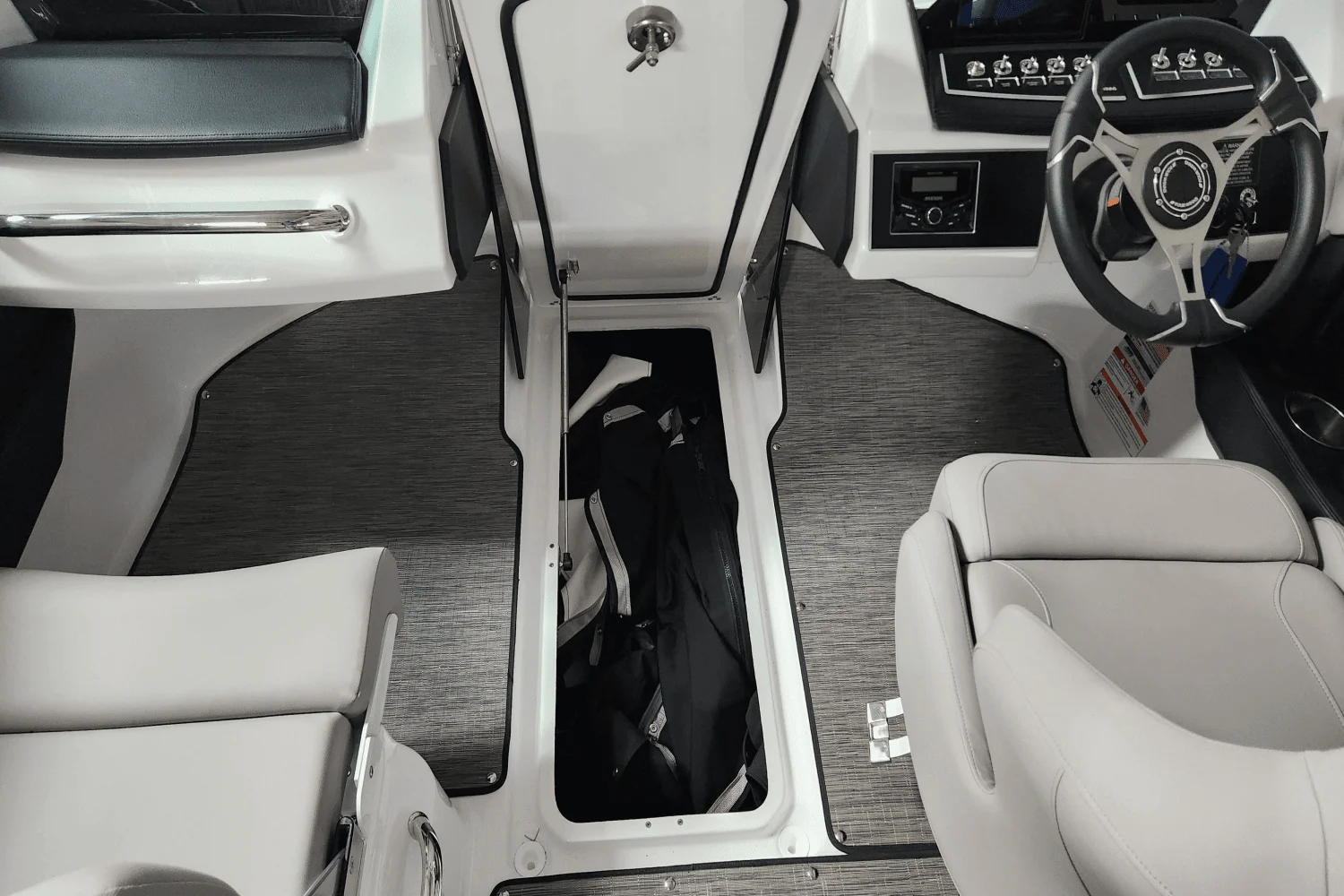 2025 Four Winns H2 Image Thumbnail #36