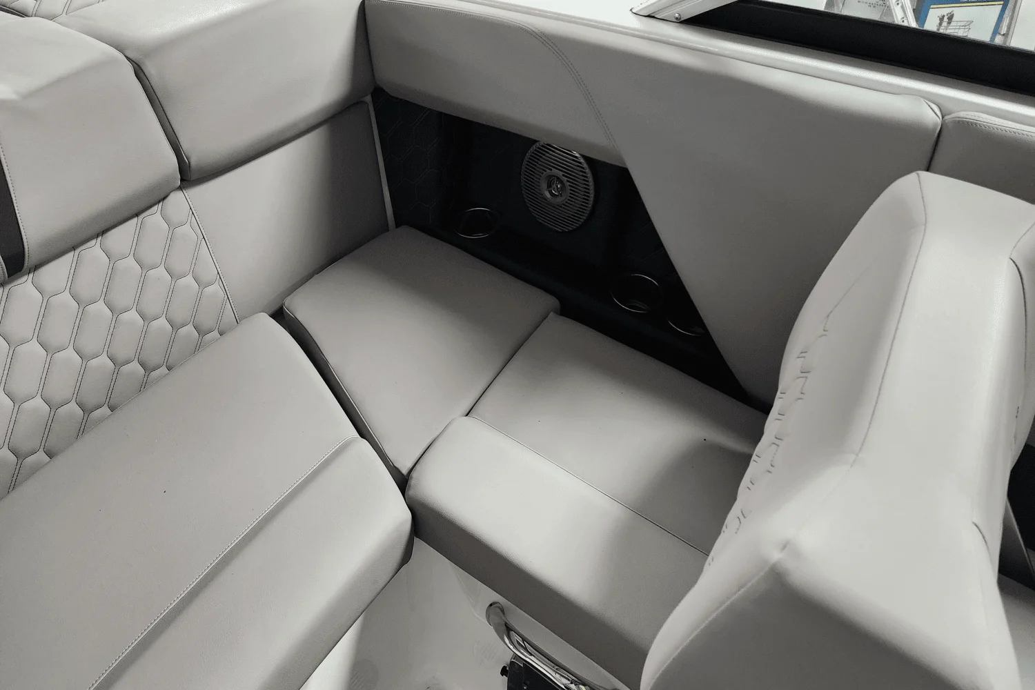 2025 Four Winns H2 Image Thumbnail #24