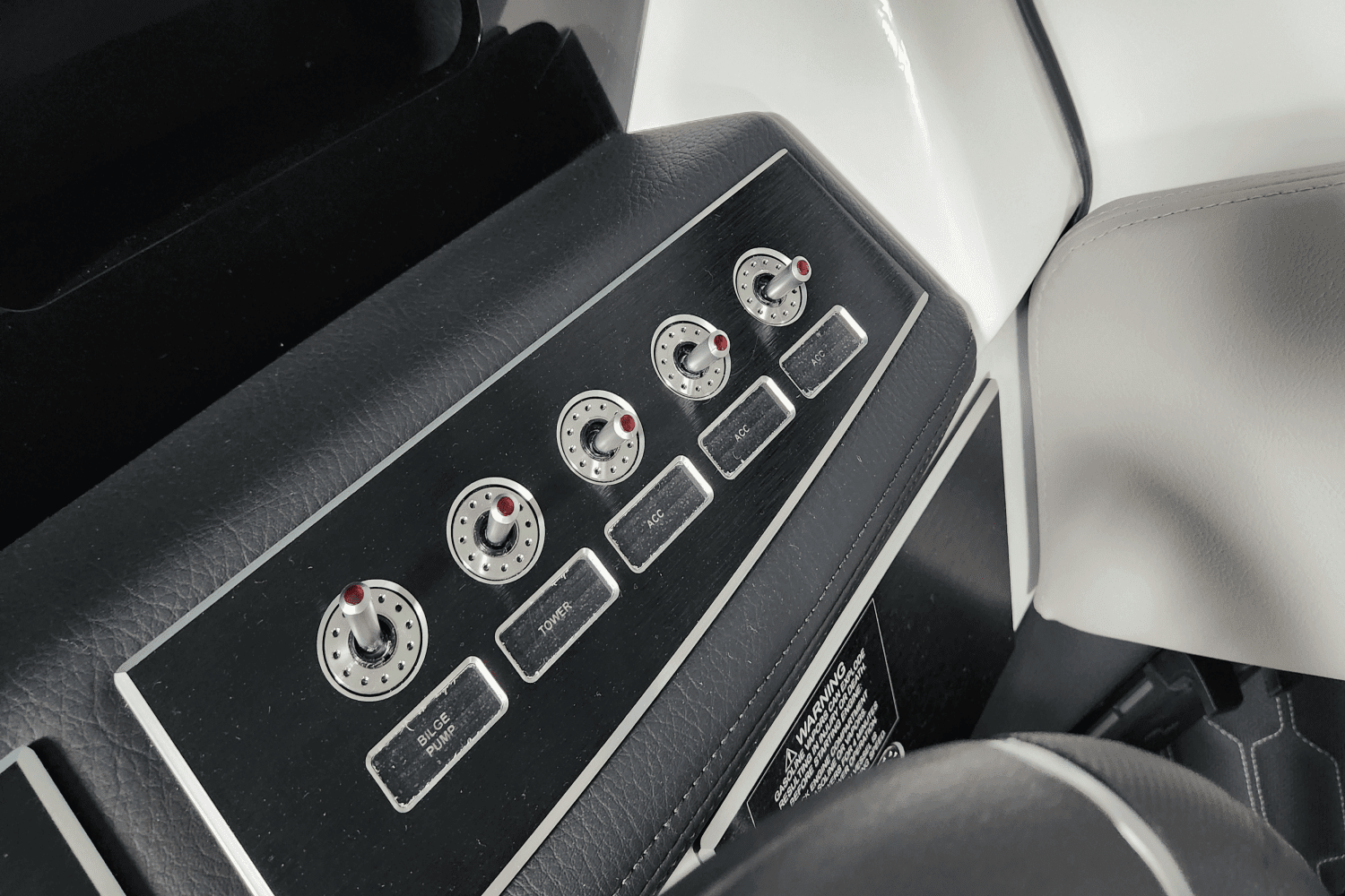 2025 Four Winns H2 Image Thumbnail #14