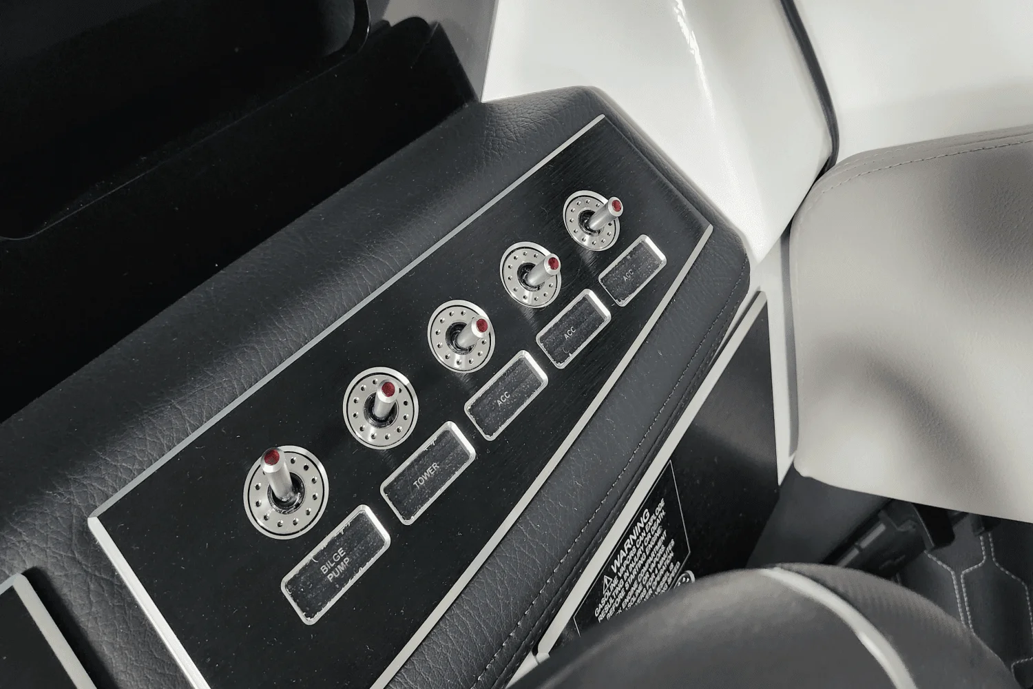 2025 Four Winns H2 Image Thumbnail #14