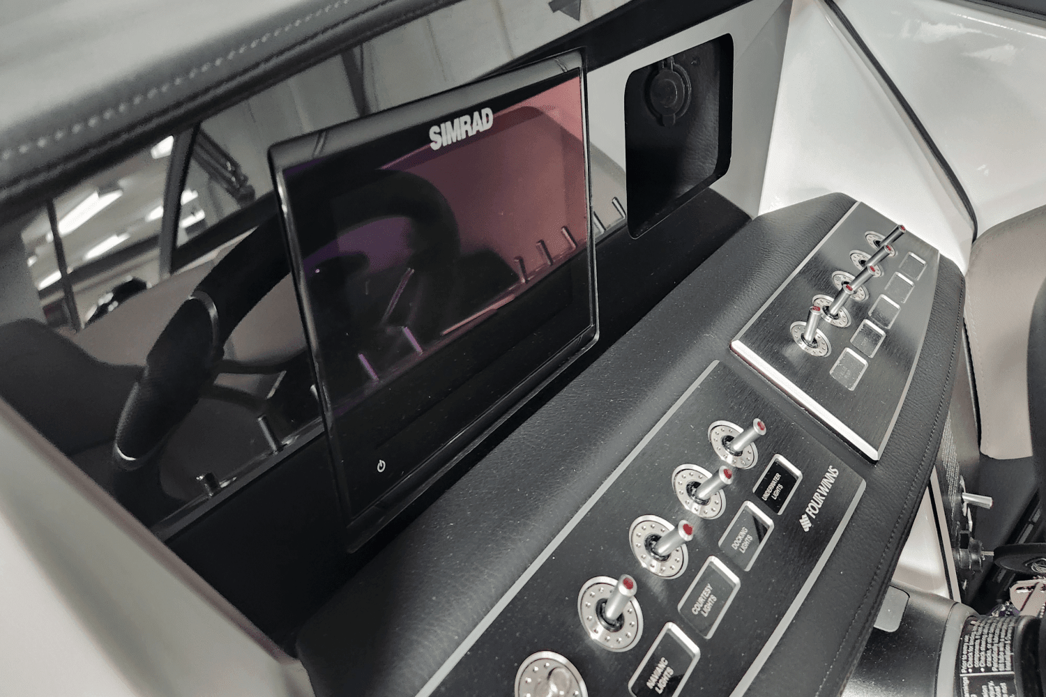 2025 Four Winns H2 Image Thumbnail #15