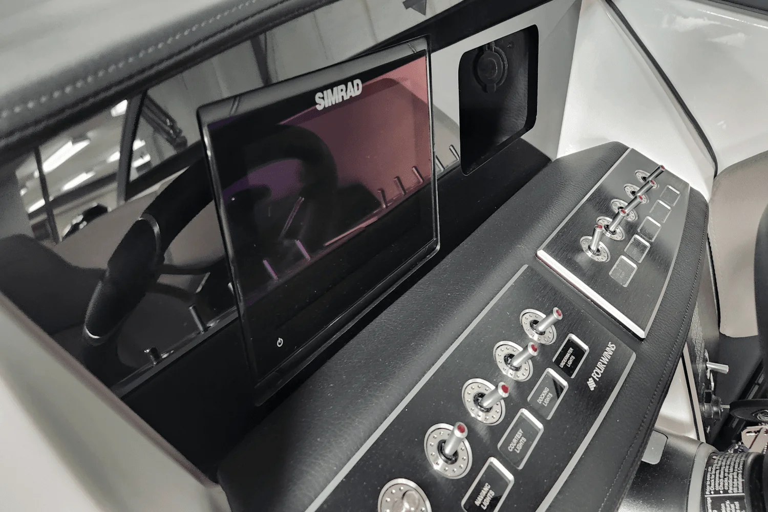 2025 Four Winns H2 Image Thumbnail #15