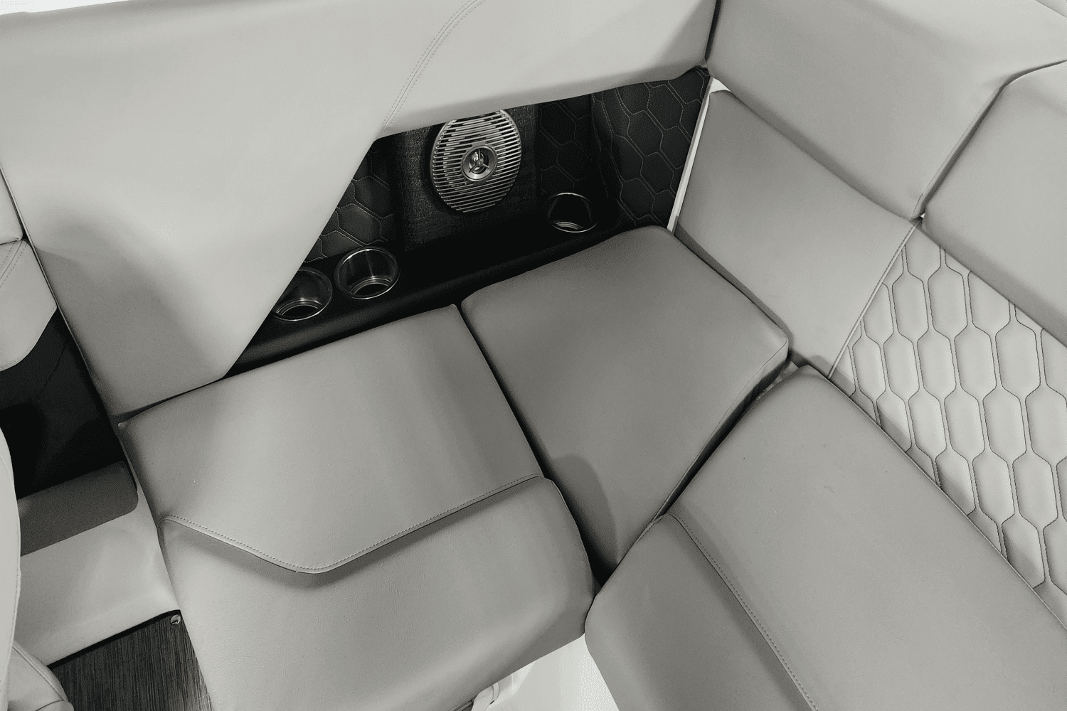 2025 Four Winns
                                                             H2 Image Thumbnail #26