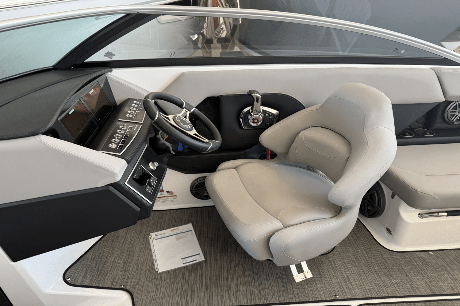 2025 Four Winns
                                                             H6 Image Thumbnail #25