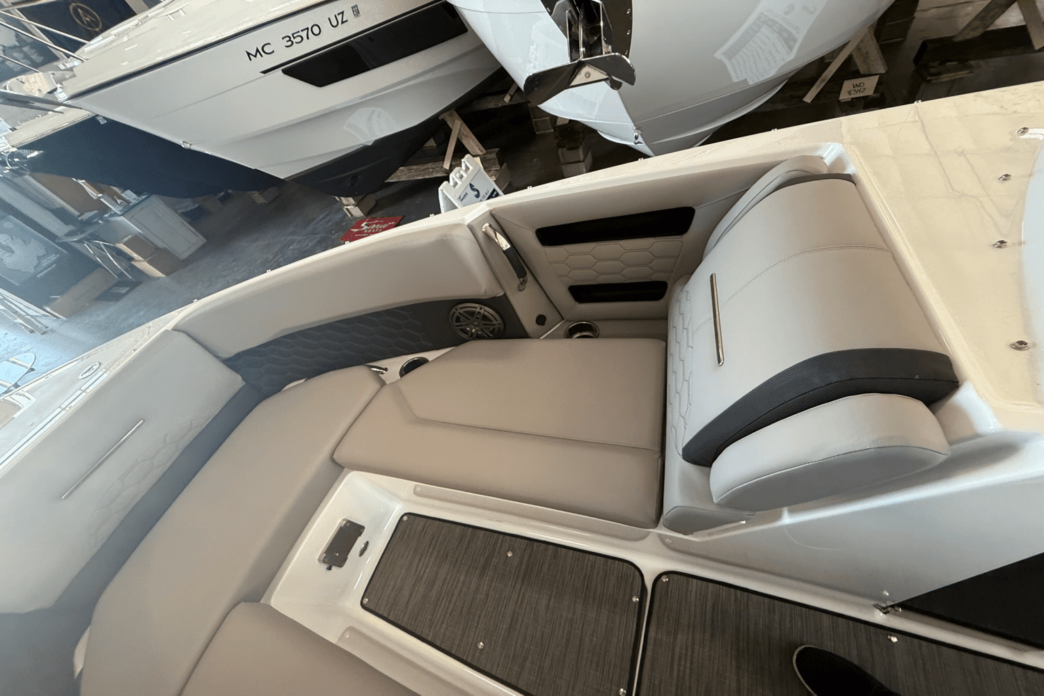 2025 Four Winns H6 Image Thumbnail #6