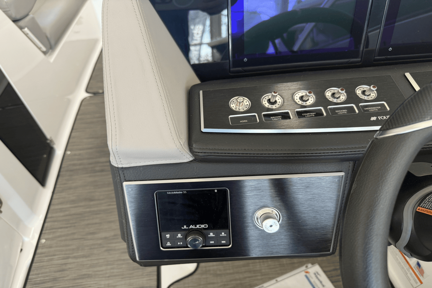 2025 Four Winns H6 Image Thumbnail #24