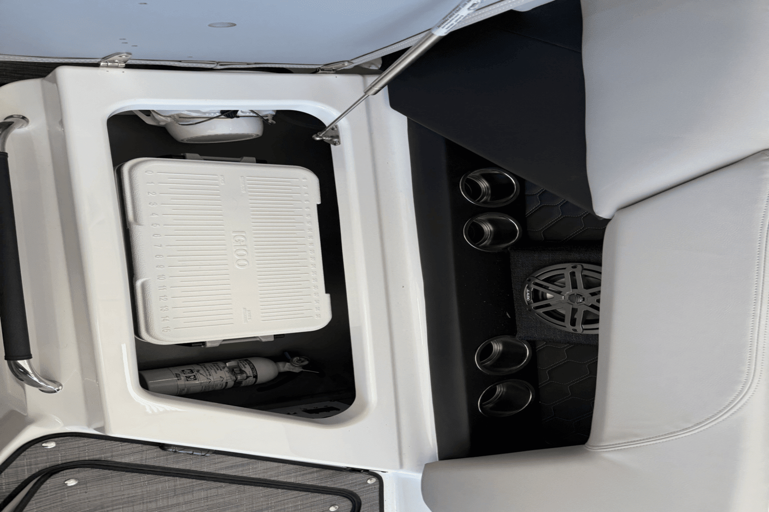 2025 Four Winns H6 Image Thumbnail #16