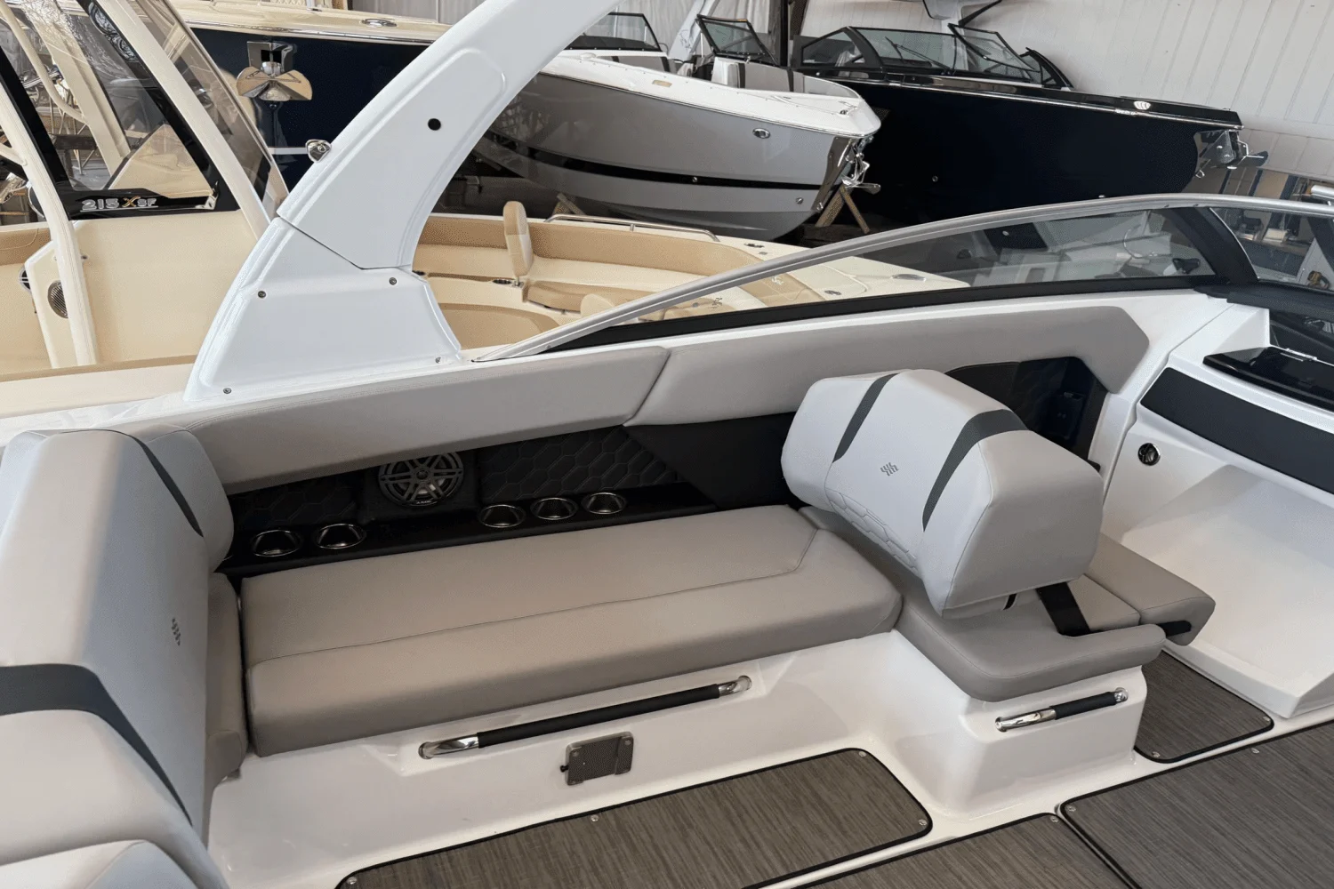 2025 Four Winns H6 Image Thumbnail #10