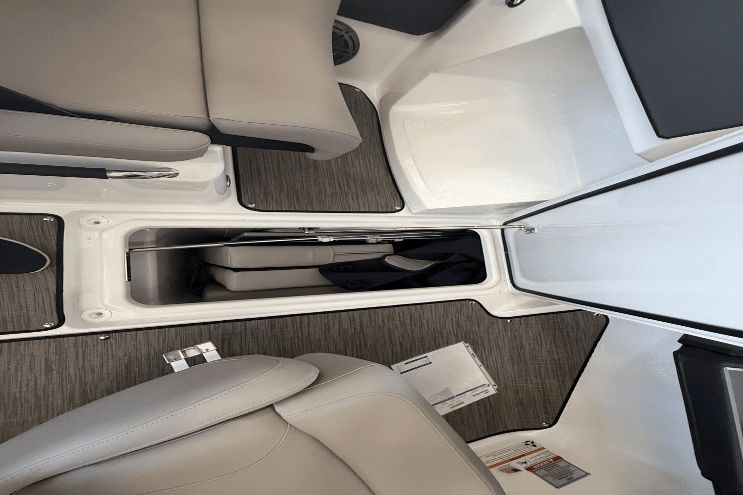 2025 Four Winns H6 Image Thumbnail #13