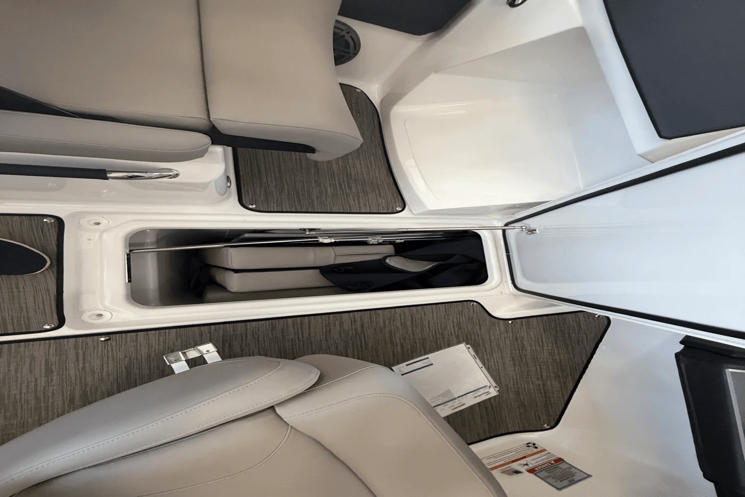 2025 Four Winns H6 Image Thumbnail #13