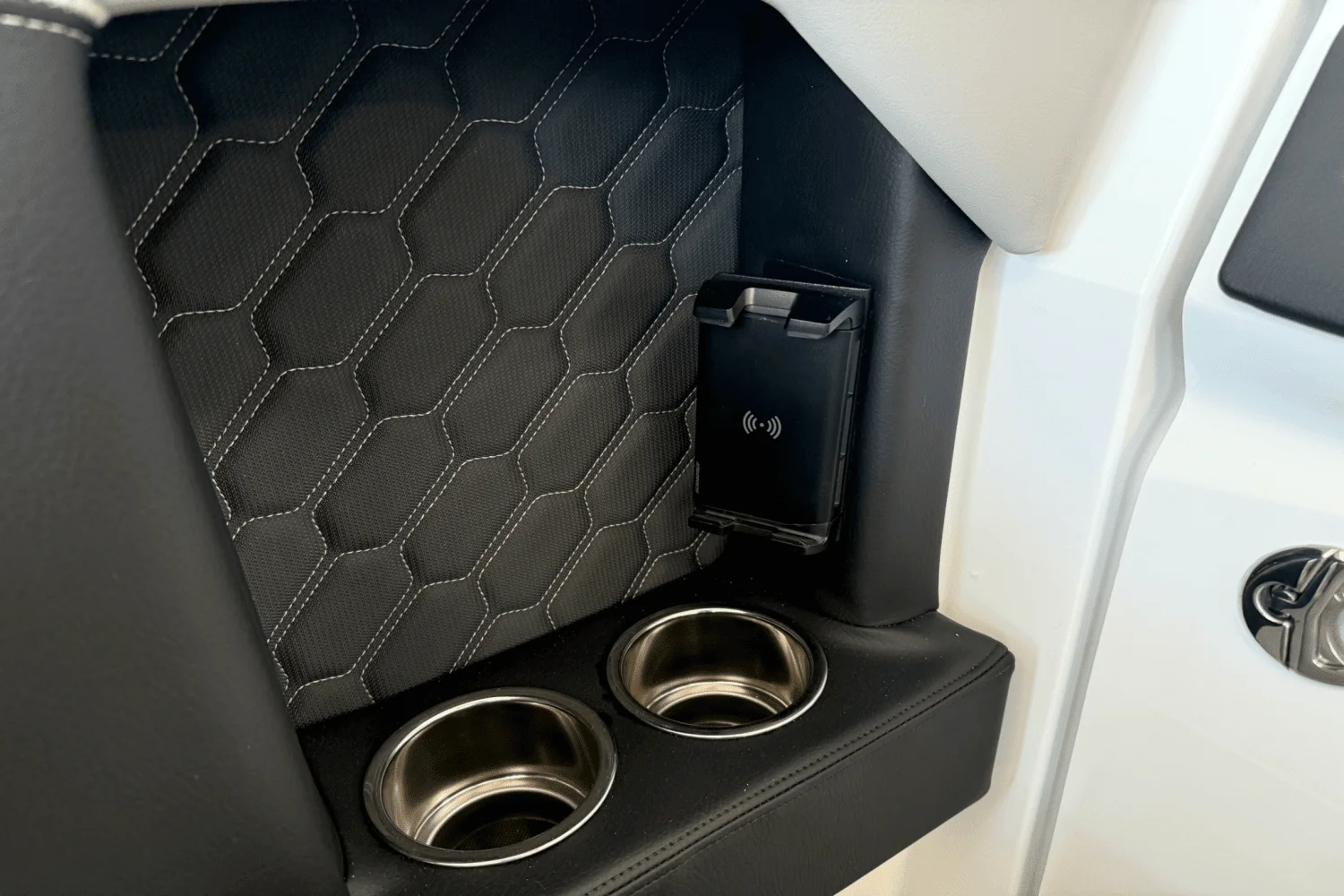 2025 Four Winns H6 Image Thumbnail #21