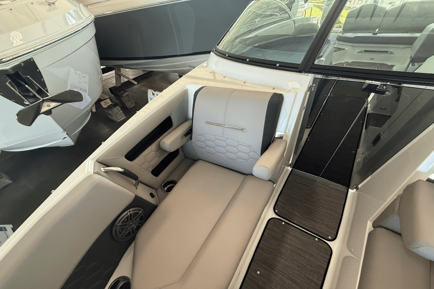 2025 Four Winns H6 Image Thumbnail #12