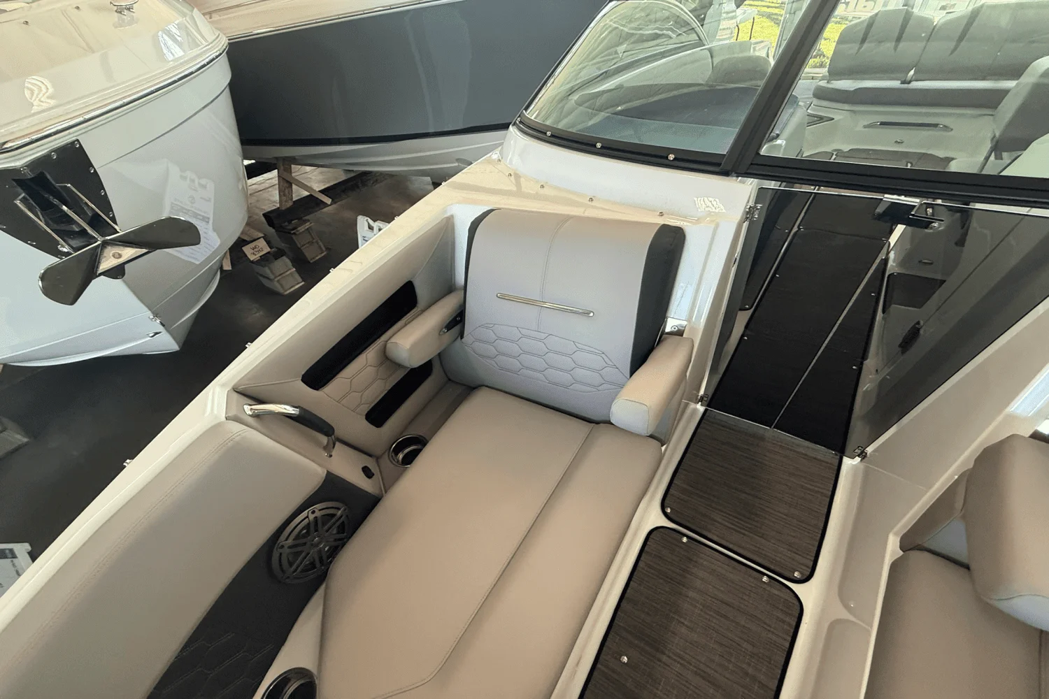 2025 Four Winns H6 Image Thumbnail #12