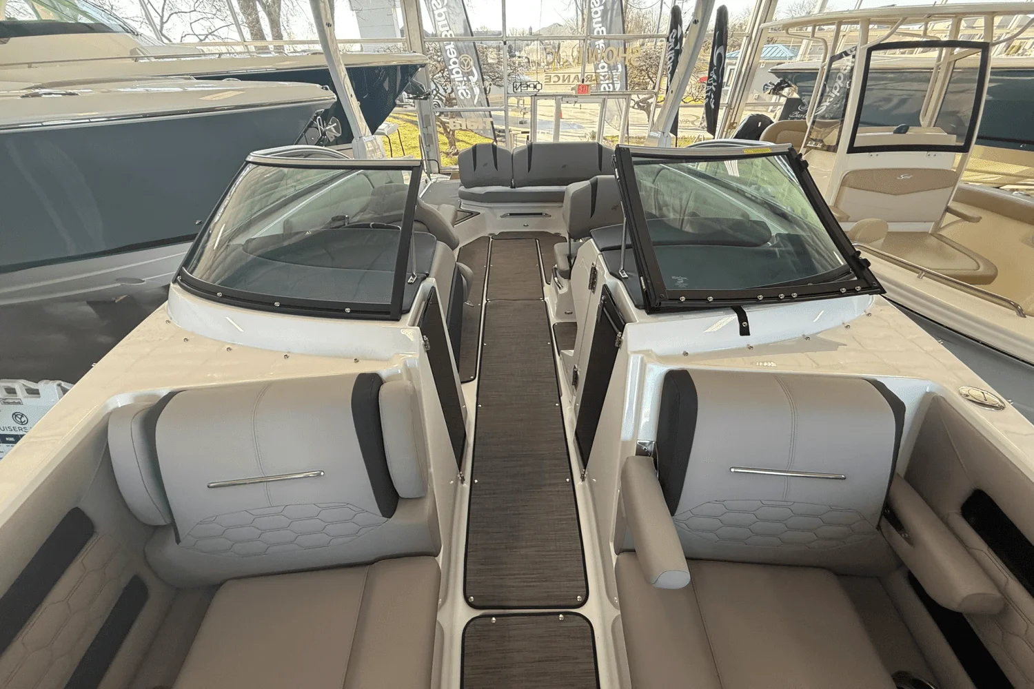 2025 Four Winns H6 Image Thumbnail #8