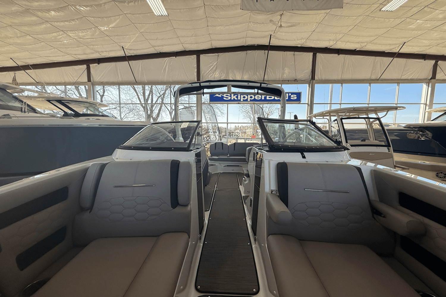 2025 Four Winns H6 Image Thumbnail #3