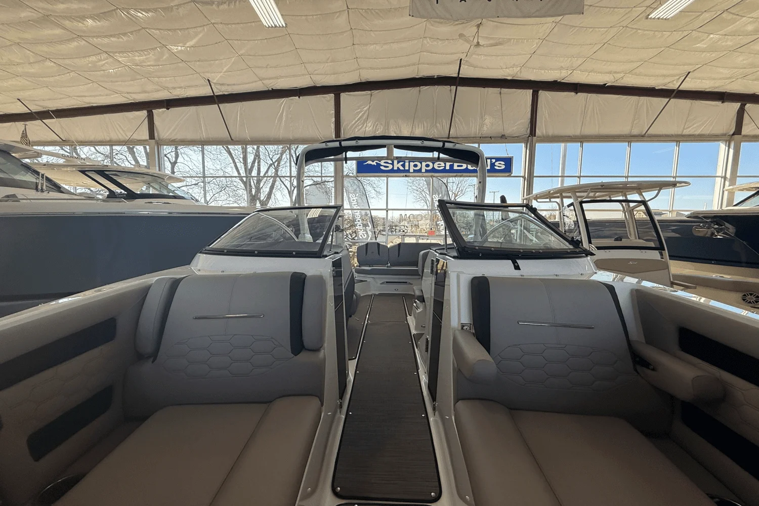 2025 Four Winns H6 Image Thumbnail #3