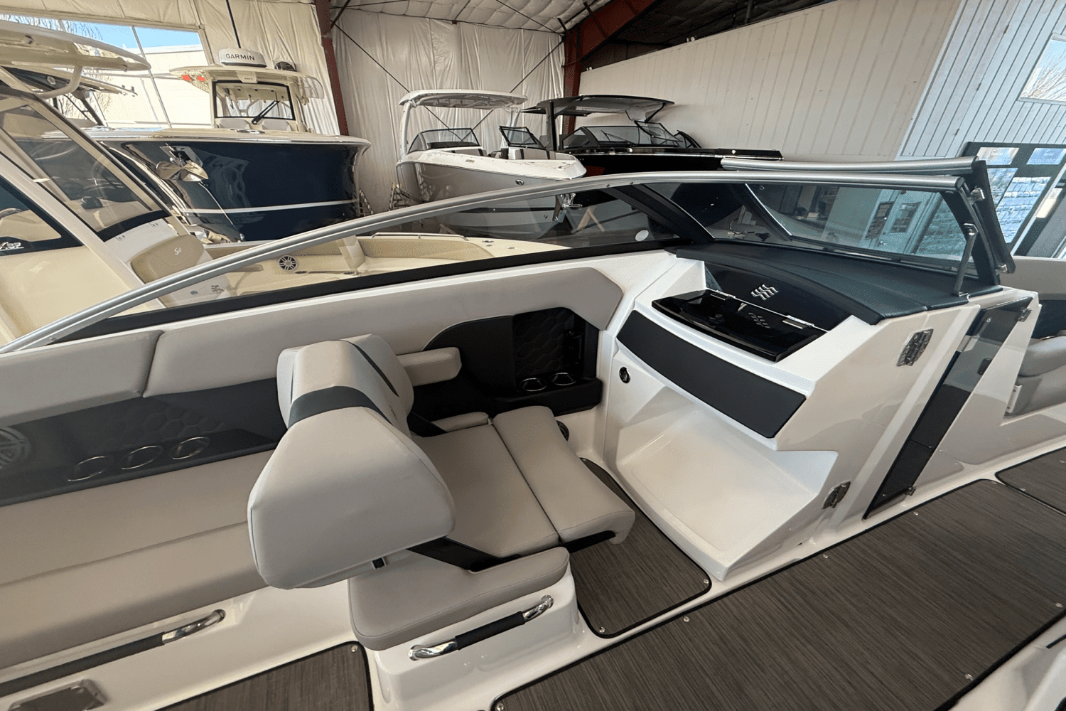 2025 Four Winns H6 Image Thumbnail #20